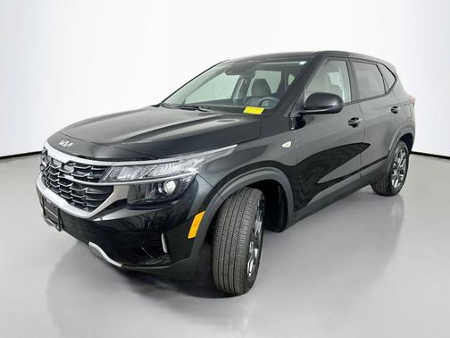 Fusion Black 2026 Kia Seltos LX
