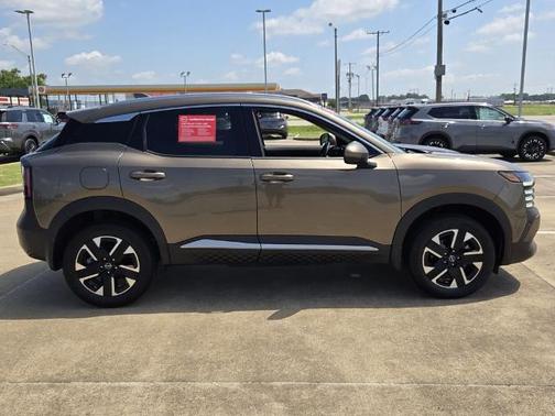 Bronze Metallic 2025 Nissan Kicks SR