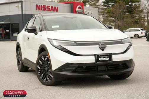 Everest White Pearl Tricoat/Black 2026 Nissan Leaf PLATINUM+