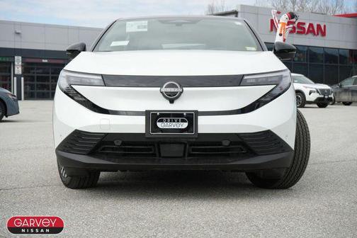 Everest White Pearl Tricoat/Black 2026 Nissan Leaf SV+