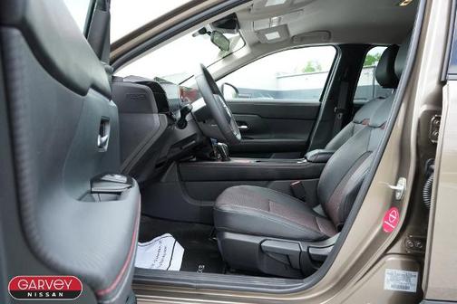 Canyon Bronze M 2025 Nissan Kicks SR