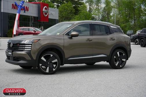 Canyon Bronze M 2025 Nissan Kicks SR