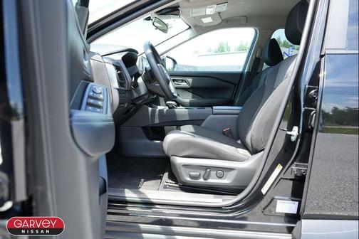 Super Black 2024 Nissan Rogue SV
