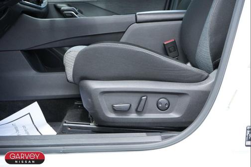 Pearl White Tricoat 2023 Nissan Rogue SV