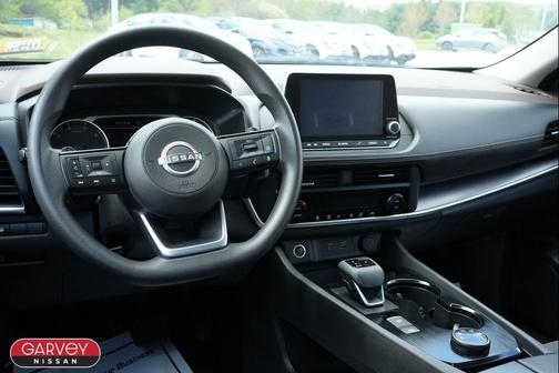 Pearl White Tricoat 2023 Nissan Rogue SV