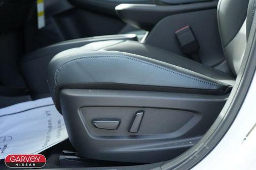 Everest White Pearl Tricoat 2026 Nissan Leaf SV+