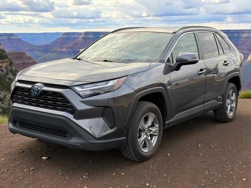 2022 Toyota RAV4 Hybrid XLE