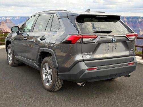2022 Toyota RAV4 Hybrid XLE