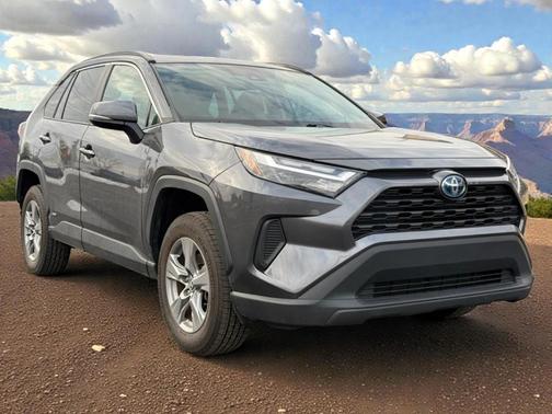 2022 Toyota RAV4 Hybrid XLE