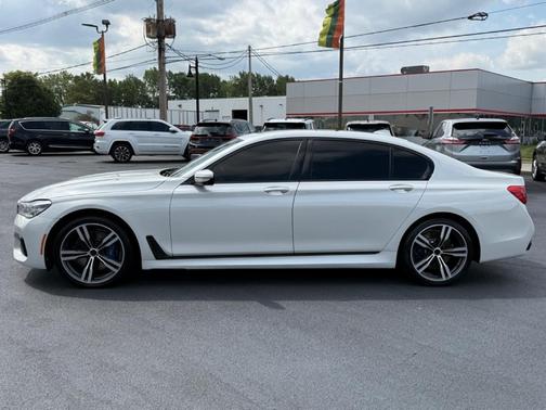 2017 BMW 750 i