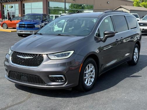 2022 Chrysler Pacifica Touring-L