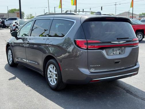 2022 Chrysler Pacifica Touring-L