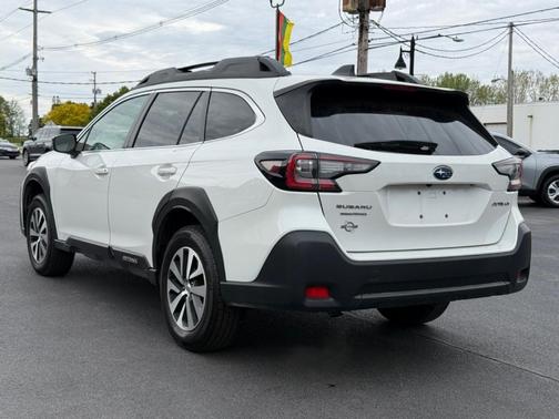 Crystal White Pearl 2023 Subaru Outback Premium