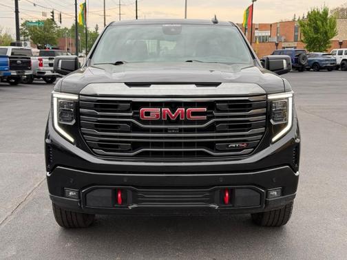Black 2022 GMC Sierra 1500 AT4