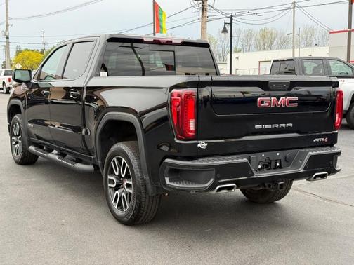 Black 2022 GMC Sierra 1500 AT4