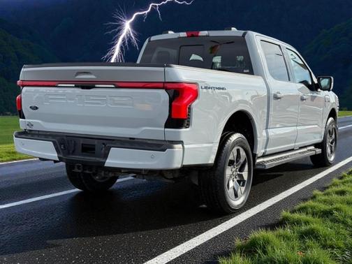 2023 Ford F-150 Lightning LARIAT