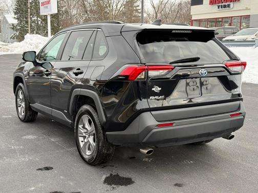2022 Toyota RAV4 Hybrid XLE