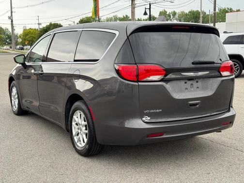 2020 Chrysler Voyager LX