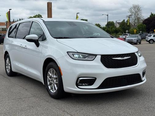 2023 Chrysler Pacifica Touring-L