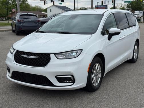 2023 Chrysler Pacifica Touring-L