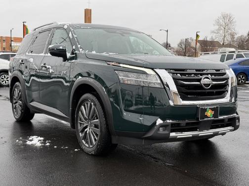 2022 Nissan Pathfinder SL