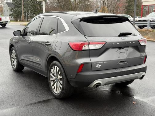 2021 Ford Escape Titanium Hybrid