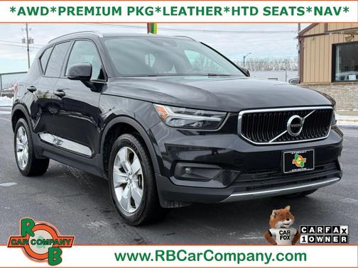 Black 2022 Volvo XC40 T5 Momentum