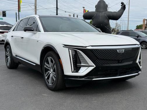 White 2024 Cadillac LYRIQ Luxury