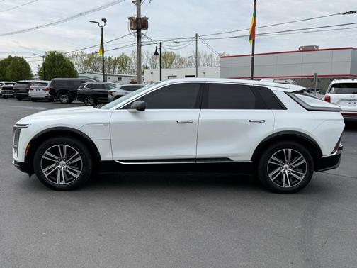 White 2024 Cadillac LYRIQ Luxury