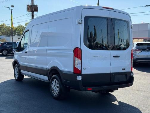 2017 Ford Transit-250 130 WB Medium Roof Cargo