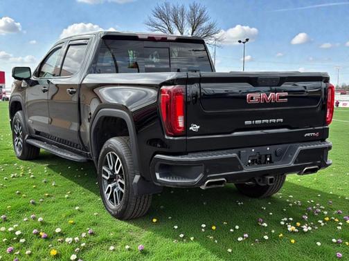 Black 2022 GMC Sierra 1500 Limited AT4