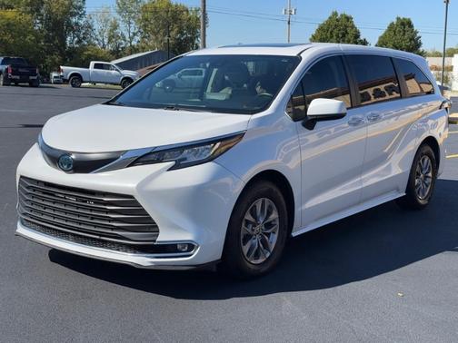 2023 Toyota Sienna XLE