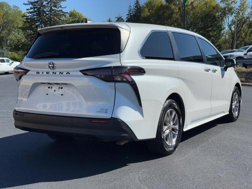 2023 Toyota Sienna XLE