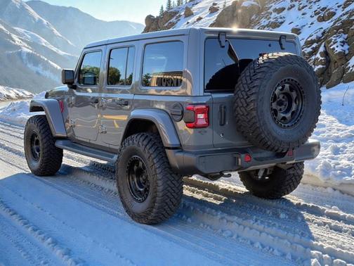 2020 Jeep Wrangler Unlimited Sahara Altitude