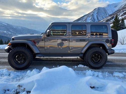 2020 Jeep Wrangler Unlimited Sahara Altitude