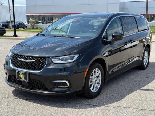 2023 Chrysler Pacifica Touring-L