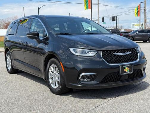 2023 Chrysler Pacifica Touring-L