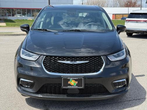 2023 Chrysler Pacifica Touring-L