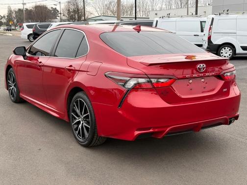 2022 Toyota Camry SE