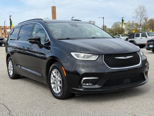 2022 Chrysler Pacifica Touring-L