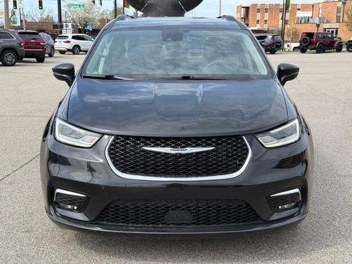 2022 Chrysler Pacifica Touring-L