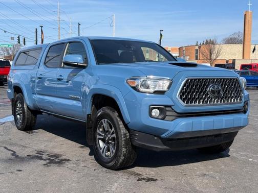 Blue 2019 Toyota Tacoma SR5