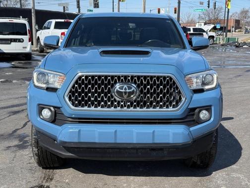 Blue 2019 Toyota Tacoma SR5