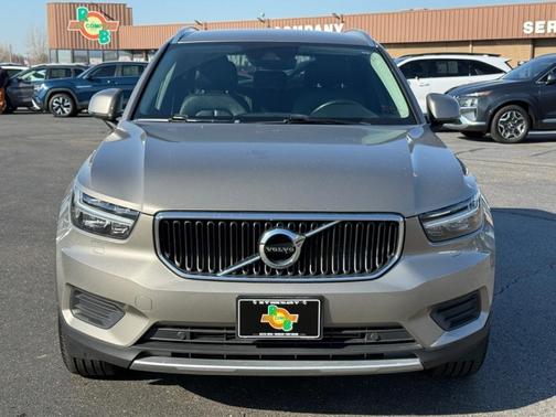 2022 Volvo XC40 T5 Momentum