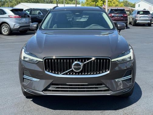 2022 Volvo XC60 B5 Momentum