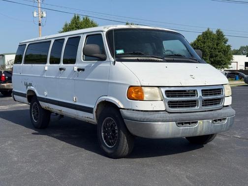 Bright White 2002 Dodge Ram Van 3500