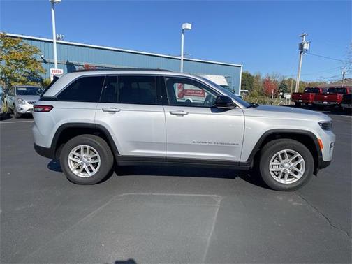 2023 Jeep Grand Cherokee Laredo