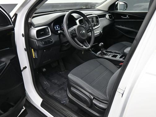 Snow White Pearl 2017 Kia Sorento LX