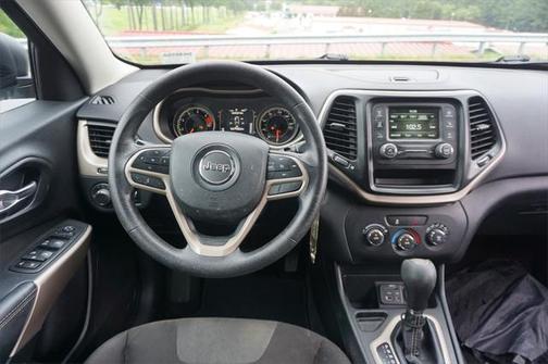 2017 Jeep Cherokee Sport