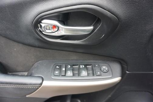 2017 Jeep Cherokee Sport
